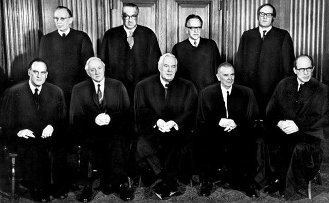Судије Врховног суда САД које су одлучивале у случају Роу против Вејда 1973. (Извор: Daily News, www.nydailynews.com)
